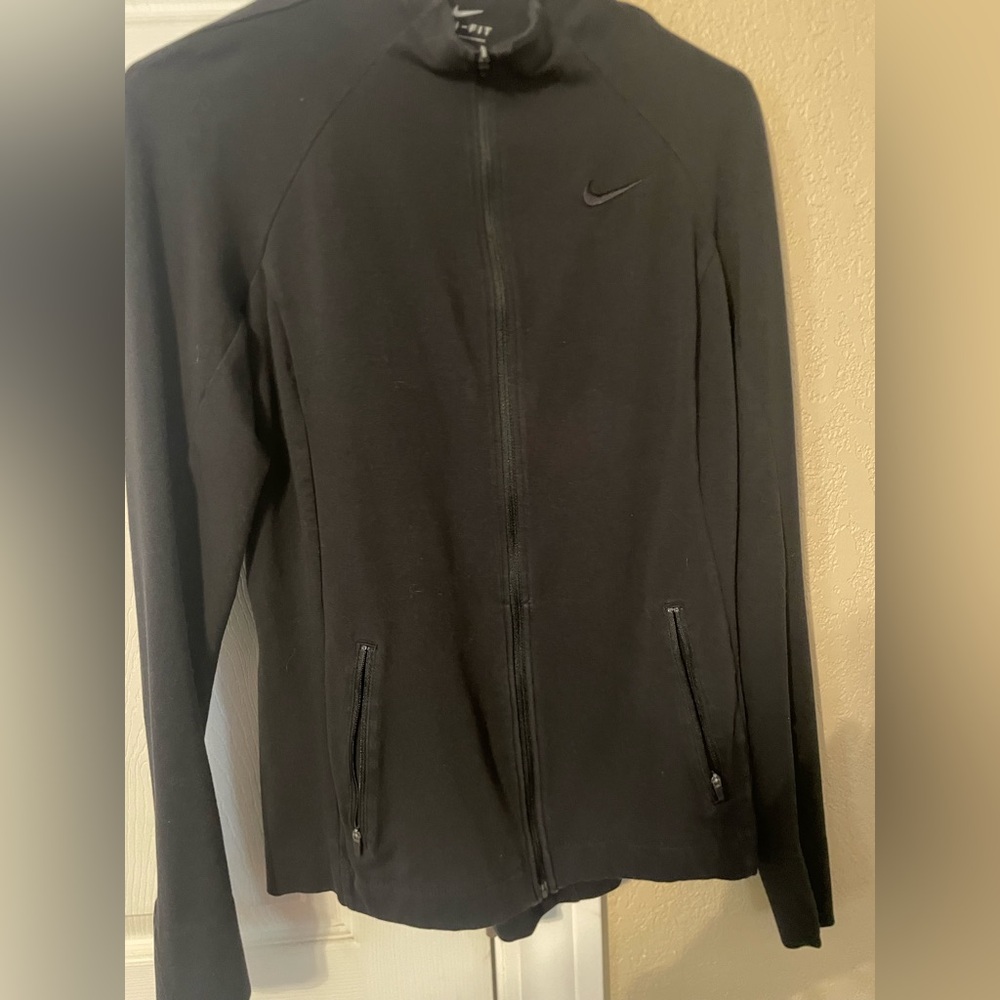Nike’s women zip up